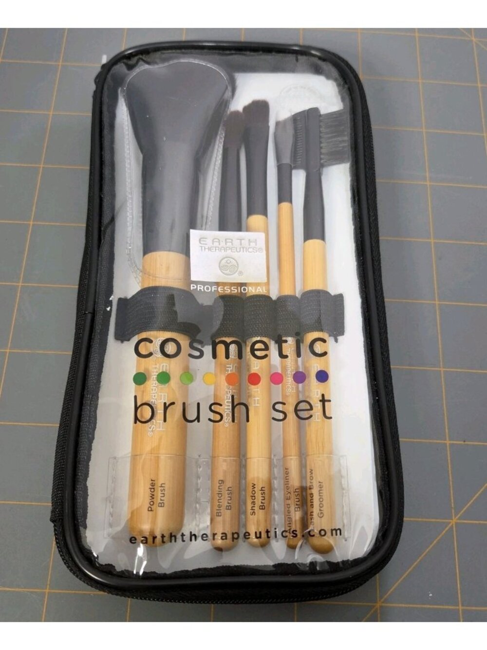 Earth Therapeutics 5 Piece Pro Cosmetic  Makeup Brush Set In Plastic Case NEW